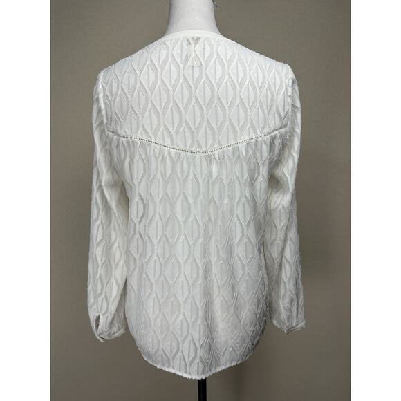 Chico's Size 00/XS White Sheer Long Sleeve Blouse V Neck Texture Classic Beach - Picture 7 of 16